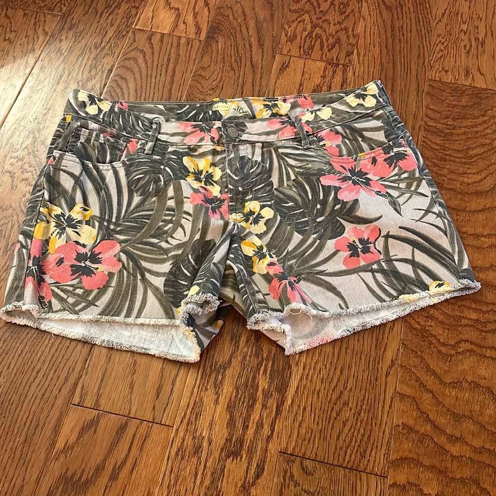 Island print Shorts
